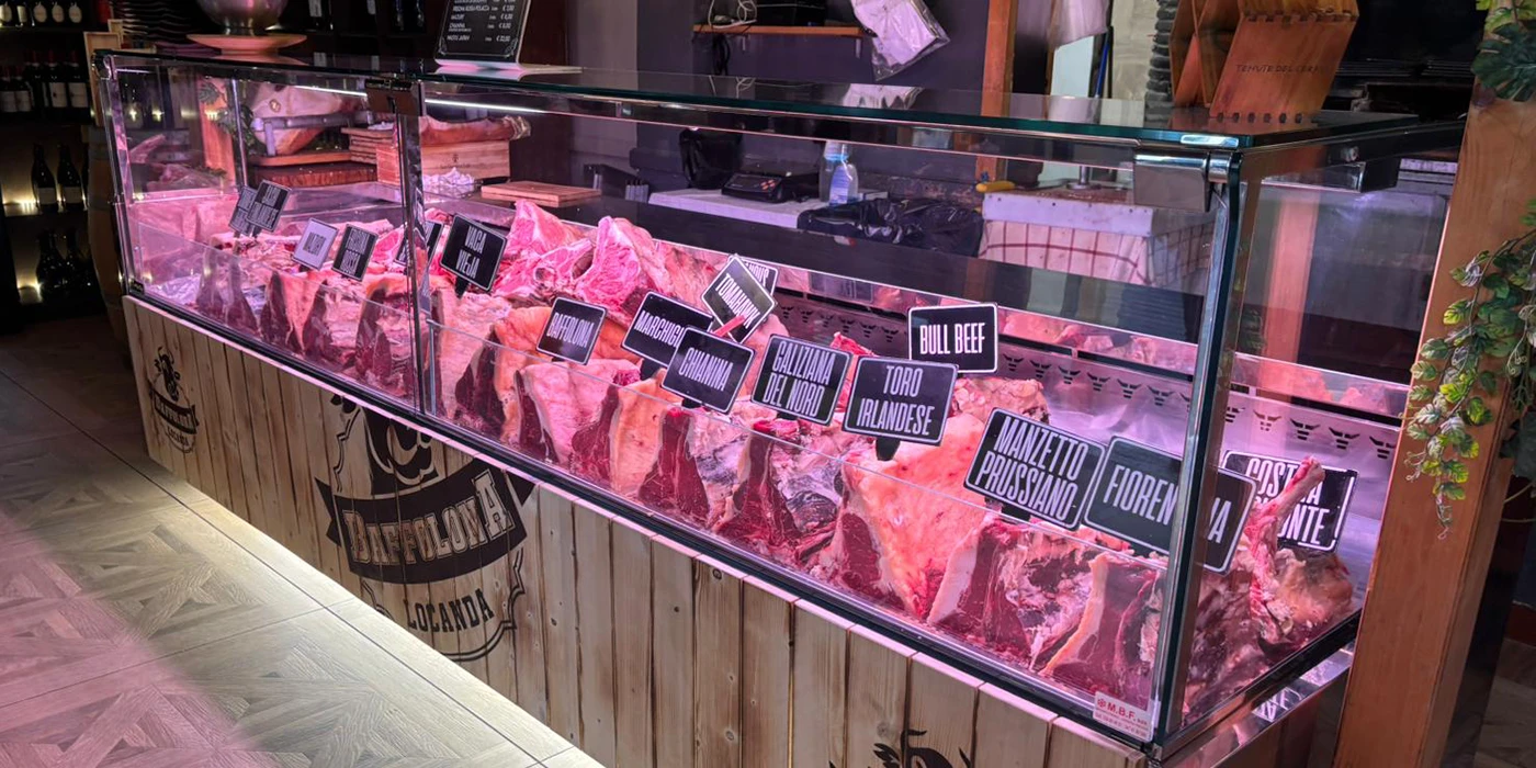 Banco Macelleria ed esposizione carni